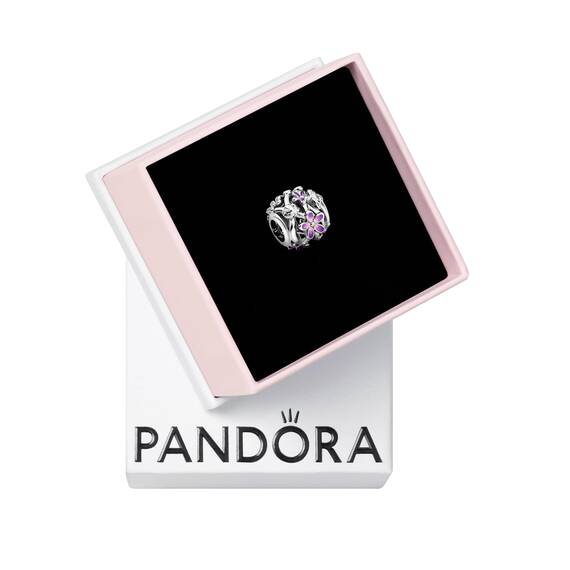 PANDORA Offen gearbeitetes, lilafarbenes Gänseblümchen Charm, Kollektion Garden, aus Sterlingsilber, 798772C02