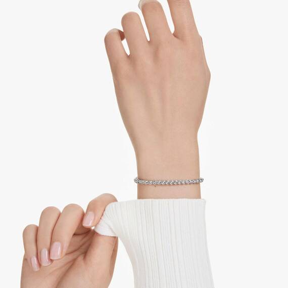 Swarovski Imber Emily Tennis Armband, Rhodiniertes Damenarmband mit Grauen Kristallen in Kesselfassung, Mit Faltverschluss, Armbandlänge: 16.5-18.5 cm, Armbandbreite: 0.3 cm