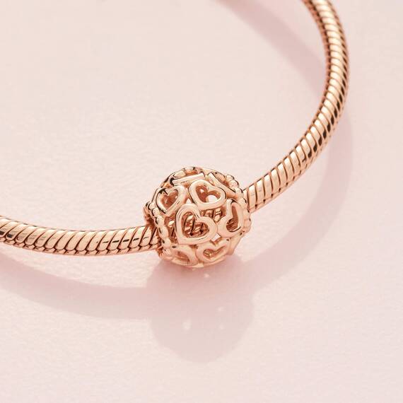 PANDORA Charm All Over Herzen 14 Karat rosévergoldete Metalllegierung Moments Collection