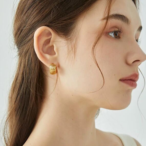 Gold Ohrringe Kleine Creolen für Damen, Kleine Gehämmerte Gold Ohrringe Hypoallergene Sterling Silber Ohrringe Gold Gehämmerte Breite Ohrringe Kleine Huggie Creolen Ohrringe Leichte Creolen Frauen