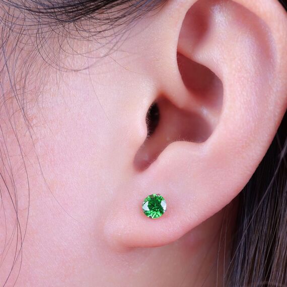 Limerencia Titan Ohrstecker für Damen Herren, G23 Implantat Ohrringe Hypoallergen Titan, Nickelfrei Medizinische Ohrstecker, 5 MM CZ Ohrringe für empfindliche Ohren Mode Damenschmuck