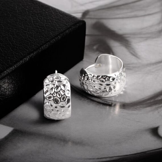 Silber 925 Creolen Ohrring für Damen, Klein Breite Creolen Ohrring Silber Gehämmerte Klobige Creolen Hypoallergene Sterling Silber breite Huggie-Creolen leichte Creolen für den Alltag für Frauen