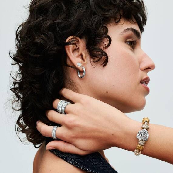 PANDORA Moments Gelbe Blühende Rose Charm aus Sterling Silber, Kompatibel Moments Armbändern, 793212C02