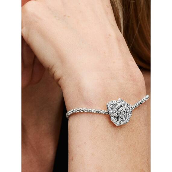 PANDORA Moments Funkelnde Blühende Rose Oversized Charm aus Sterling Silber mit Zirkonia, Kompatibel Moments Armbändern, 793245C01