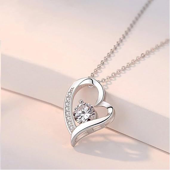 BYLITZ An meinen Schatz Halskette mit Karte Herz Kette mit LED Box und Spruch für Damen Frau Partnerin Freundin oder Verlobte zum Jahrestag Geburtstag Weihnachten (Standard Box - Herz V12)