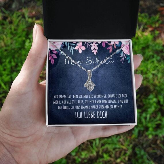 BYLITZ An meinen Schatz Halskette mit Karte Herz Kette mit LED Box und Spruch für Damen Frau Partnerin Freundin oder Verlobte zum Jahrestag Geburtstag Weihnachten (Standard Box - Schlaufe V6)