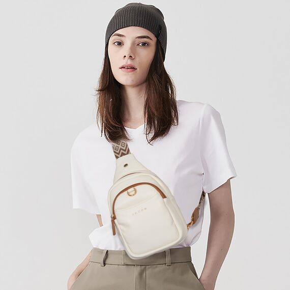 OSOCE Crossbody Damen Klein Brusttasche PU Leder Sling Bag Diebstahlsicher Crossbag Damen Schulterrucksack Vielseitige Umhängetasche für Reisen und mehr in Braun Weiß und Schwarz