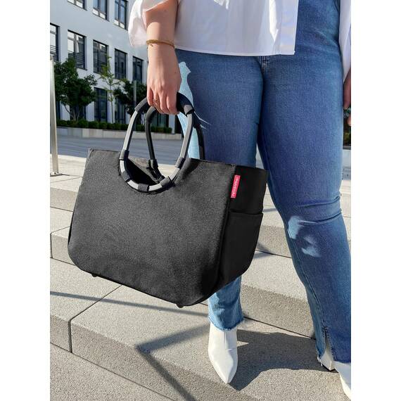 reisenthel loopshopper L in Schwarz, schwarzer Rahmen – Stabile Tasche mit praktischen Fächern aus recycelten PET-Flaschen – Charmantes und wasserabweisendes Design