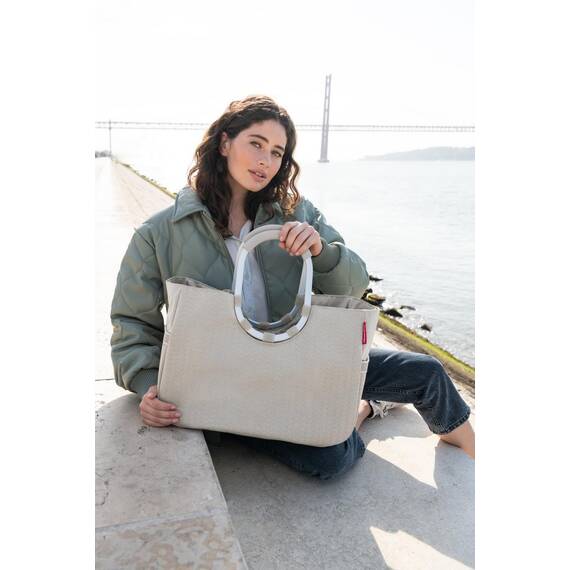 reisenthel loopshopper L herringbone sand – Stabile Tasche mit praktischen Fächern aus recycelten PET-Flaschen – Charmantes und wasserabweisendes Design
