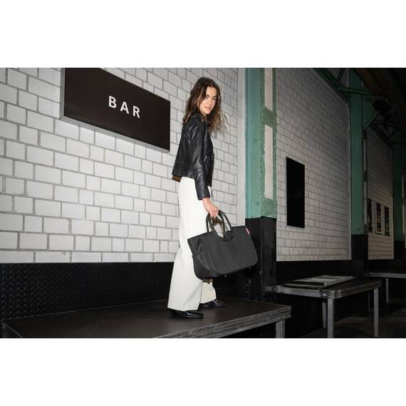 reisenthel loopshopper L mesh black – Stabile Tasche mit praktischen Fächern aus recycelten PET-Flaschen – Charmantes und wasserabweisendes Design