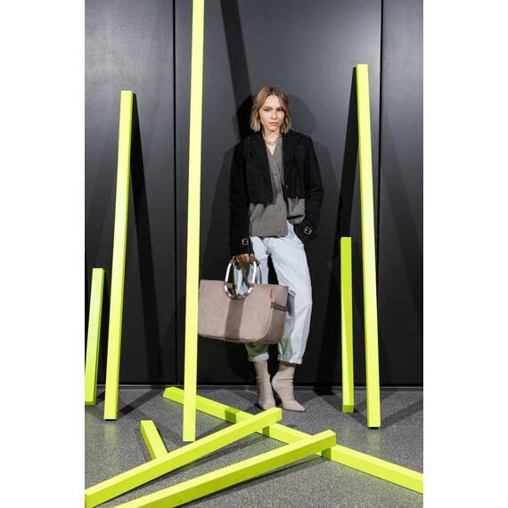 reisenthel loopshopper L herringbone mokka – Stabile Tasche mit praktischen Fächern aus recycelten PET-Flaschen – Charmantes und wasserabweisendes Design