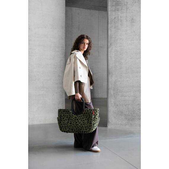 reisenthel loopshopper L teddy leo olive – Stabile Tasche mit praktischen Fächern aus recycelten PET-Flaschen – Charmantes und wasserabweisendes Design