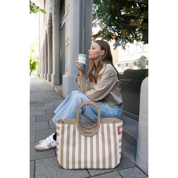 reisenthel loopshopper L summerstripes coffee – Stabile Tasche mit praktischen Fächern aus recycelten PET-Flaschen – Charmantes und wasserabweisendes Design