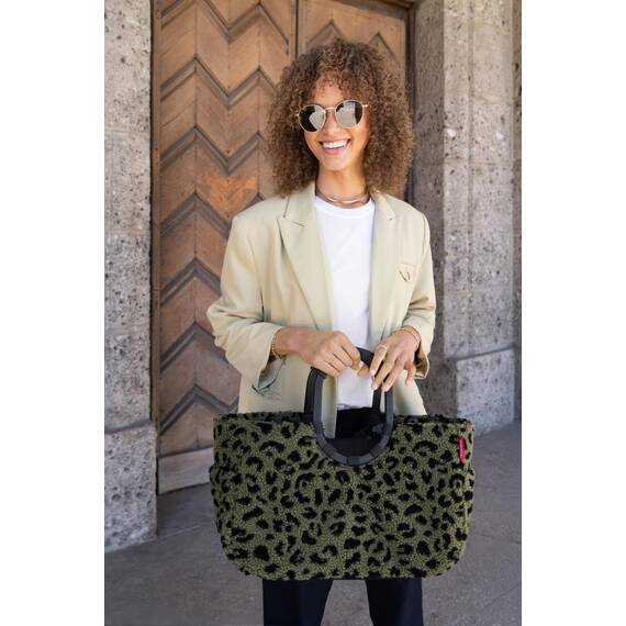 reisenthel loopshopper L teddy leo olive – Stabile Tasche mit praktischen Fächern aus recycelten PET-Flaschen – Charmantes und wasserabweisendes Design