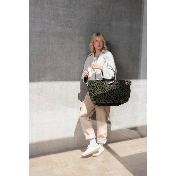 reisenthel loopshopper L teddy leo olive – Stabile Tasche mit praktischen Fächern aus recycelten PET-Flaschen – Charmantes und wasserabweisendes Design