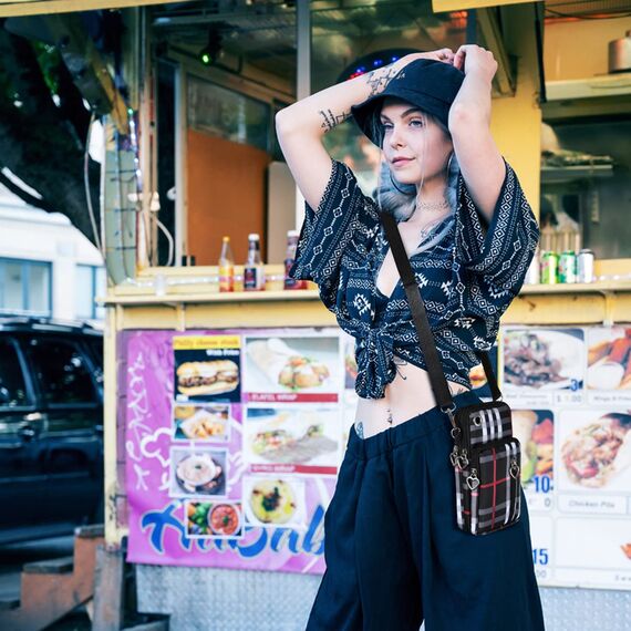 Aucuu Handytasche zum Umhängen Damen，Nylon Kleine Umhängetasche mit Kopfhörer Eingang，Mini Crossbody Schultertasche Handytasche，Handy Schultertasche ür Handy unter 7 Zoll