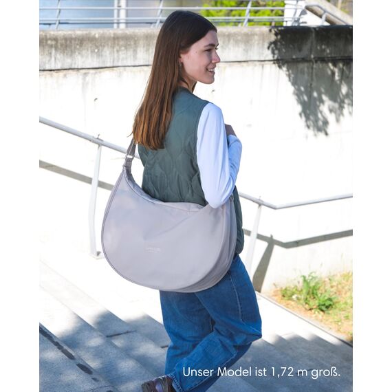 LARKSON Crossbody Bag Damen & Herren Beige - Solveig XL - Große Umhängetasche im Halbmond Style -Tasche mit 16 Zoll Laptopfach - Moon Bag - Wasserabweisend