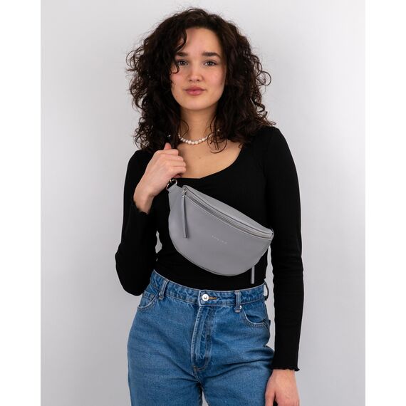 Expatrié Bauchtasche Damen Grau - Alice Small - Gürteltasche für Festival, Reisen & Alltag aus Veganem Leder - Brusttasche Stylisch - Wasserabweisend