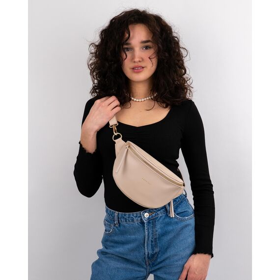 Expatrié Bauchtasche Damen Beige - Alice Small - Gürteltasche für Festival, Reisen & Alltag aus Veganem Leder - Brusttasche Stylisch - Wasserabweisend