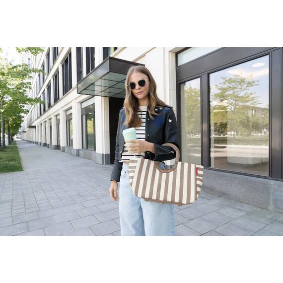 reisenthel loopshopper M summerstripes coffee – Stabile Tasche mit praktischen Fächern aus recycelten PET-Flaschen – Eleganz beim Einkaufen, viel Funktion inklusive!