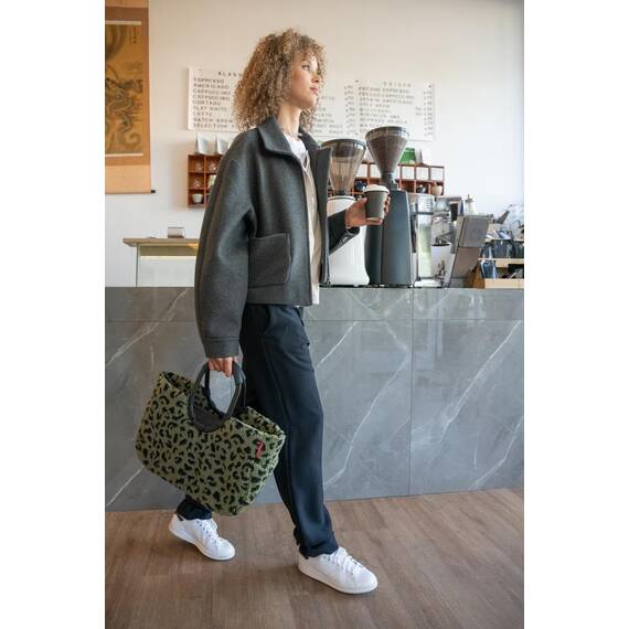 reisenthel loopshopper M teddy leo olive – Stabile Tasche mit praktischen Fächern aus recycelten PET-Flaschen – Eleganz beim Einkaufen, viel Funktion inklusive!