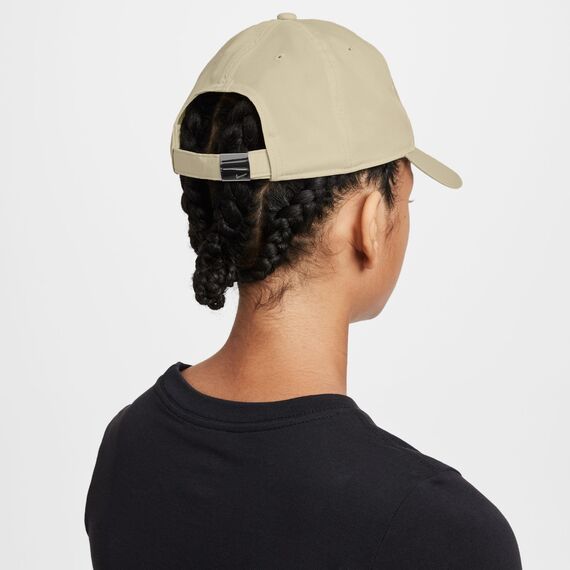 Nike Dri-Fit Club Unstrukturierte Metall-Swoosh-Cap Für Kinder, Lt Khaki, FB5064-229, 1SIZE