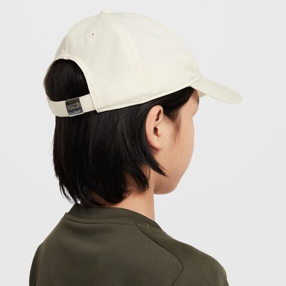 Nike Dri-Fit Club Unstrukturierte Metall-Swoosh-Cap Für Kinder, Lt Khaki, FB5064-229, 1SIZE