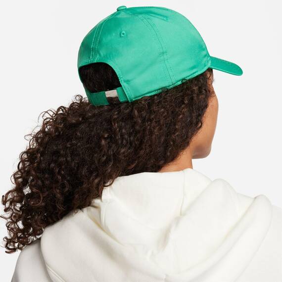 Nike FB5372-324 U NK DF Club Cap U CB MTSWSH L Arm Warmers Unisex Adult Stadium Green/METALLIC Silver Größe M/L
