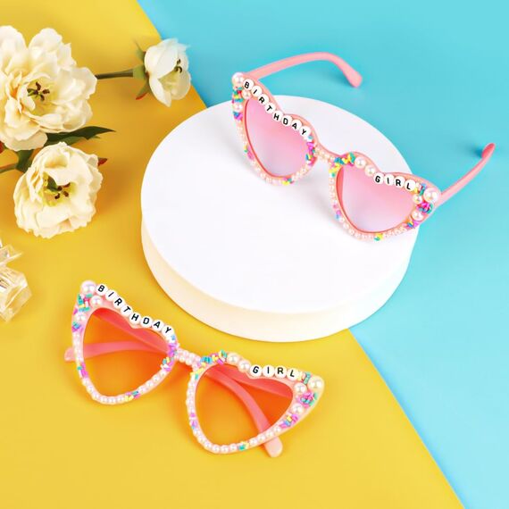 Ainiv Herz Sonnenbrille Perle, Sonnenbrille Herzform mit Birthday Brief und Perlenverzierung, UV400 Sonnenschutz und UV-Schutz Modische Retro Herz Brille für Geburtstagsfeier, Fasching, Karneval-Rosa