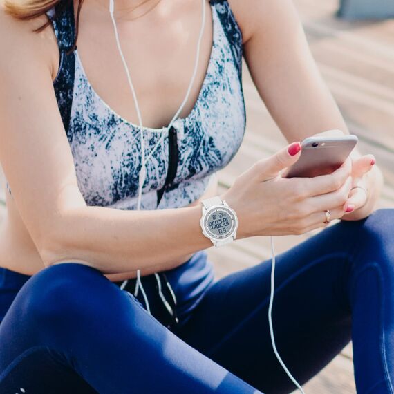 GOLDEN HOUR Sport-Armbanduhr, ultradünn, minimalistisch, wasserdicht, digital, mit Weitwinkel-Display, Gummiband, für Herren und Damen