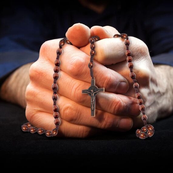 Runmeihe Katholisches Kreuz Rosenkranz Halskette, Naturholz Gebetskette mit Medaille Kreuz Jesus Christus Heiliger Benedikt, für katholische Christen Religiöse Kommunion, Taufe, Messe, Bibel