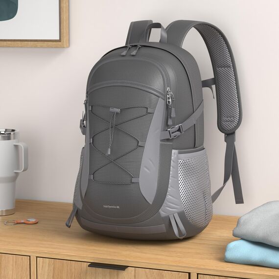 RAINSMORE Wanderrucksack Herren Damen 40L Wasserdichter Rucksack Leicht Groß Reiserucksack Trekkingrucksack mit Reflexstreifen Für Klettern Radfahren Bergsteigen Reisen Schwarz