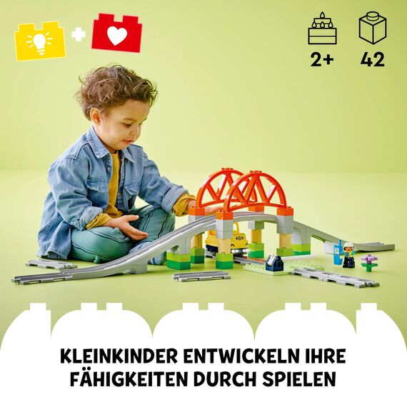 LEGO DUPLO Eisenbahnbrücke und Schienen – Erweiterungsset - Lernspielzeug für Kleinkinder – inkl. 8 Gleisstücke, Brücke, Schranke & Aktionsstein – Geschenk für Jungen & Mädchen ab 2 Jahren - 10426