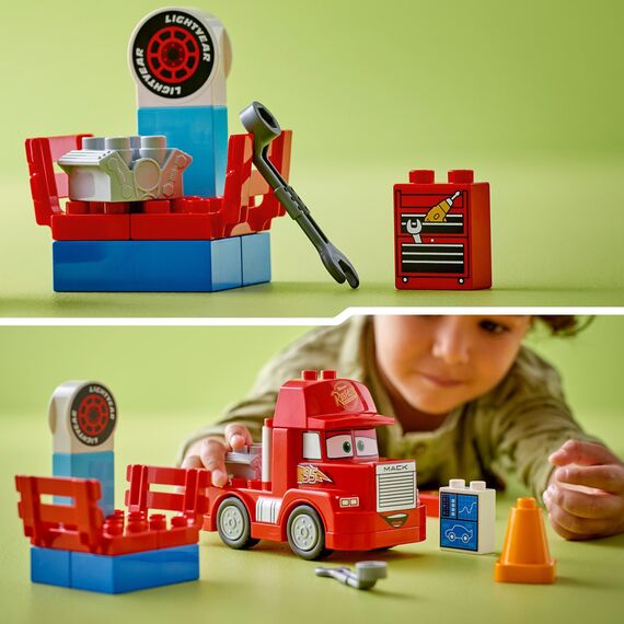 LEGO DUPLO | Disney and Pixar’s Cars Mack Truck beim Rennen, Auto-Set mit LKW-Spielzeug für Kleinkinder ab 2 Jahren, Geschenk für 2-Jährige, die den roten Abschleppwagen aus dem Film lieben 10417