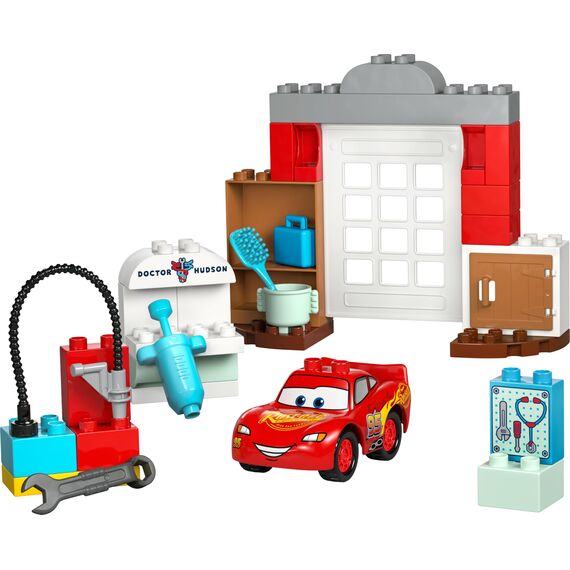 LEGO DUPLO │ Disney and Pixar Cars – McQueens Besuch in Docs Werkstatt Rennwagen für Kleinkinder mit Lightning McQueen & Doc Hudson, Spielzeug-Auto & Autowasch-Zubehör für Kinder ab 2 Jahren – 10456
