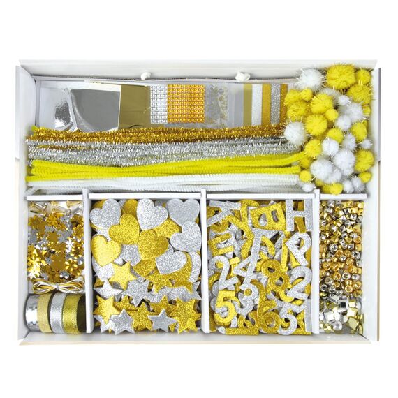 Lena 42666 - Premium Bastelkoffer Gold und Silber mit 1500 Teile, Bastelmaterial mit Glitzer-Moosgummi, Metallic-Papier, Perlen, Edelsteine, Blattgold, Pompon und mehr, für Kinder ab 5 Jahre, Mittel