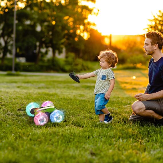 Rodzon Ferngesteuertes Auto 6 7 8 9+ Jahre Spiele LED Blinken RC Auto Spielzeug Jungen Mädchen Geschenke Kinder Toy 2.4Ghz 4WD 360° Flipper Drift RC Car mit 2 Aufladbarer Batterien (Grün)