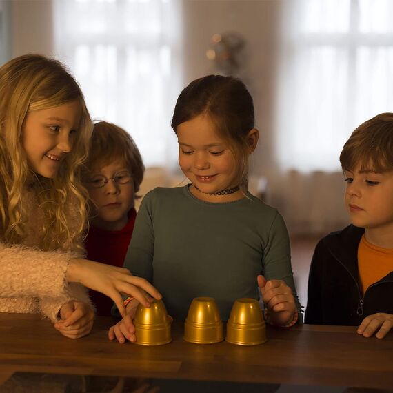 Kosmos 680350 Magic Gold Edition, 150 Zauber Tricks verschiedener Level, viele magische Zauber Utensilien, Zauberkasten für Kinder ab 8 Jahre, inkl. Online Erklärvideos, mehrsprachige Anleitung