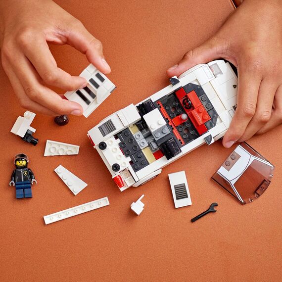 LEGO 76908 Speed Champions Lamborghini Countach Bausatz für Modellauto & 76907 Speed Champions Lotus Evija Bausatz für Modellauto, Spielzeug-Auto, Rennwagen für Kinder, 2022 Kollektion