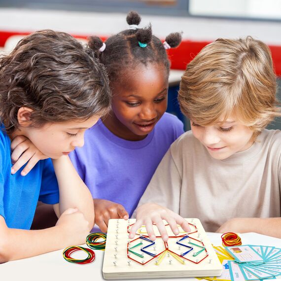 VingaHouse Montessori Holz Geoboard für Kinder, Montessori Spielzeug ab 3 4 5 6 Jahre 18x18CM Geobrett für Förderung des Räumlichen Denkens und der Vorstellungskraft Geschenkidee für Junge und Mädchen