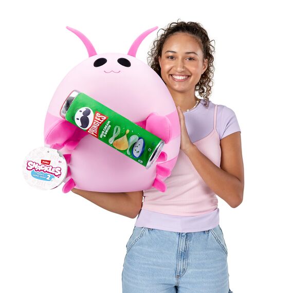 Snackles, Series 2, Pink Shrimp (Pringles, Sour Cream & Onion), Kuschelig-weiches, beruhigendes, 40 cm großes Plüschspielzeug mit lizenziertem Snackmarken-Accessoire (Pink Shrimp)