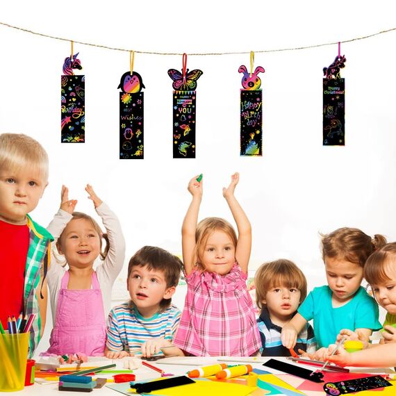 Vicloon Kratzbilder für Kinder, 36 Stück Kratzbild Dinosaurier y Kleine Tiere, Kratzbilder Lesezeichen mit 18 Holzstiften und 36 Bändern, 4 Zeichnungsvorlage, für Party DIY Geschenkanhänger