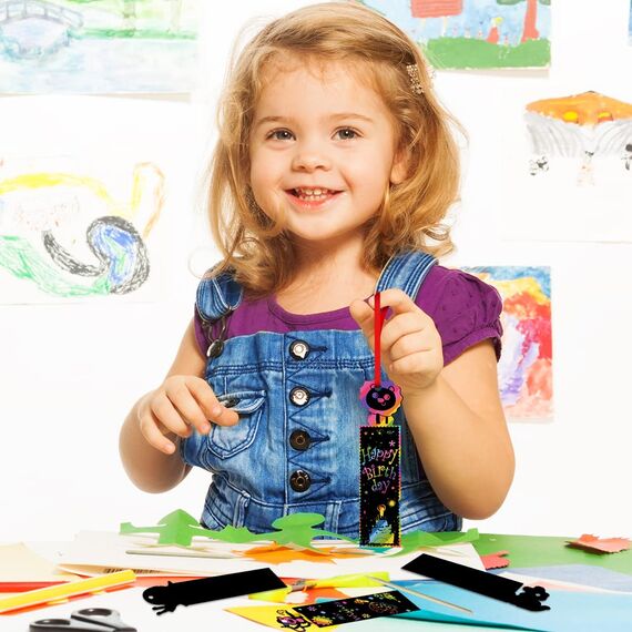 Vicloon Kratzbilder für Kinder, 48 Stück Kratzbild Dinosaurier y Kleine Tiere, Kratzbilder Lesezeichen mit 24 Holzstiften und 48 Bändern, 4 Zeichnungsvorlage, für Party DIY Geschenkanhänger