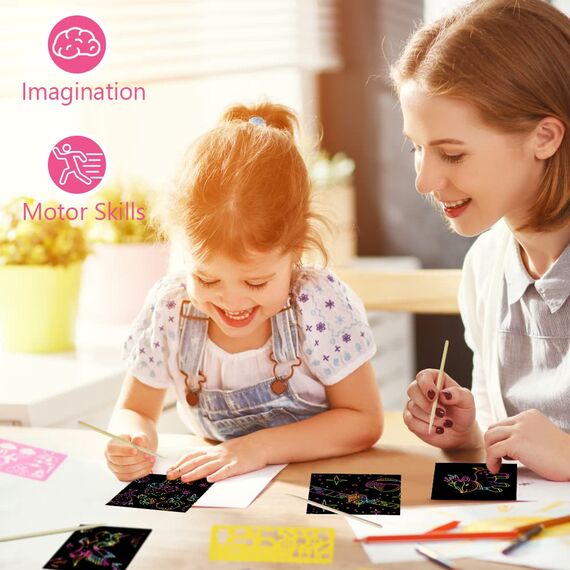 Vicloon Kratzbilder Kinder, 50 Blätter Regenbogen Kratzpapier,5 Holzstifte,4 Malschablonen, Magic Scratch Book, Kratzpapier Set zum Zeichnen und Basteln, 8.5 * 8.5cm…