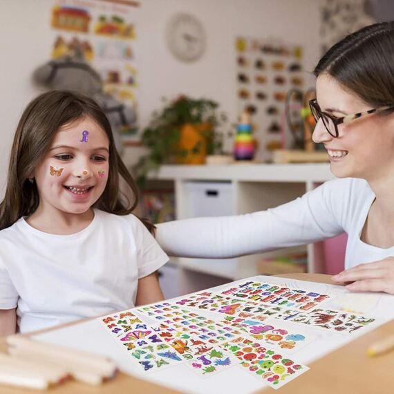 Meafeng 3D Aufkleber für Kinder Kleinkinder Lebhaft Relief Kinder 24 Verschiedene Blätter über 600+ Farbig Aufkleber 3D für Jungen Mädchen Lehrer, inkl. Zahlen Buchstaben Dinosaurier Autos usw