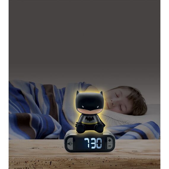 Lexibook, Batman, Wecker mit Nachtlicht, Sounds und Melodien, LCD-Bildschirm mit Hintergrundbeleuchtung, Leuchtanzeige, Schlummerfunktion, Schwarz, RL800BAT