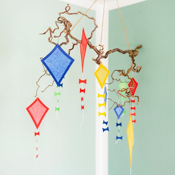 Papierdrachen Fensterbilder - 24 vorgestanzte Drachen zum Basteln für Kinder - Herbstbasteln mit Tonkarton und Transparentpapier - Set 2