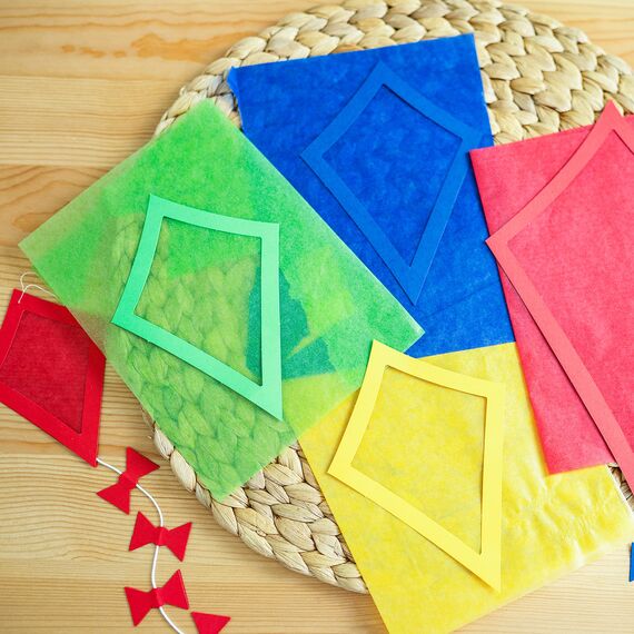 Papierdrachen Fensterbilder - 24 vorgestanzte Drachen zum Basteln für Kinder - Herbstbasteln mit Tonkarton und Transparentpapier - Set 2