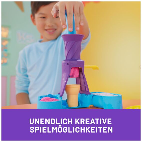 Kinetic Sand Softeis Station - mit 396 g original kinetischem Sand aus Schweden, erfüllt alle gesetzlichen Anforderungen, mit Zubehör für kreatives Indoor-Sandspiel, für Kinder ab 3 Jahren