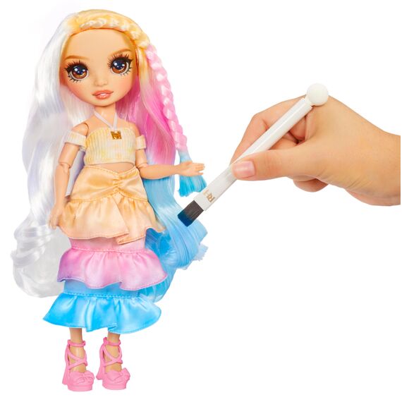 Rainbow High Watercolour & Create DIY Modepuppe, Auswaschbare Wasserfarben & Batikset - Braune Augen, Lockenhaar, Extra Top & Schuhe - Malen, Gestalten, Spielen, Abspülen, Wiederholen - 4-12+ Jahre